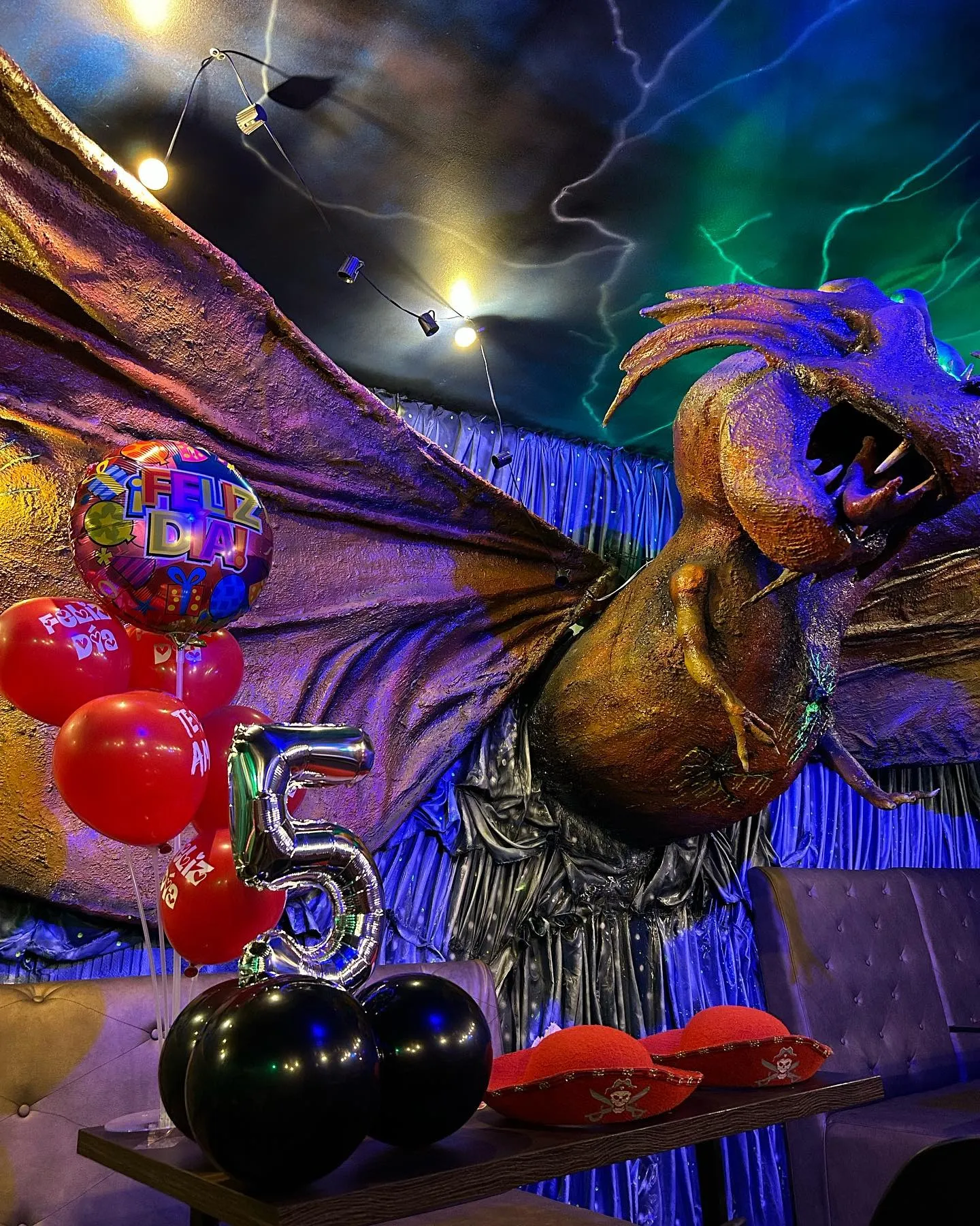 Decoración temática para celebración de cumpleaños en La Cueva del Pirata